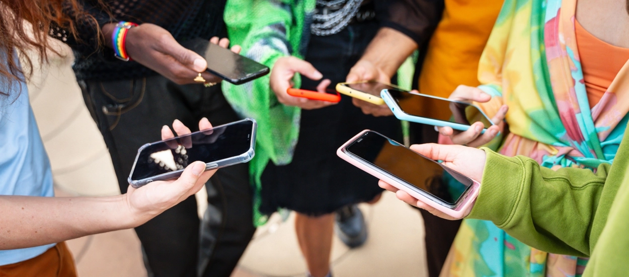 Uzależnienie od telefonu – zjawisko FOMO i nomofobia