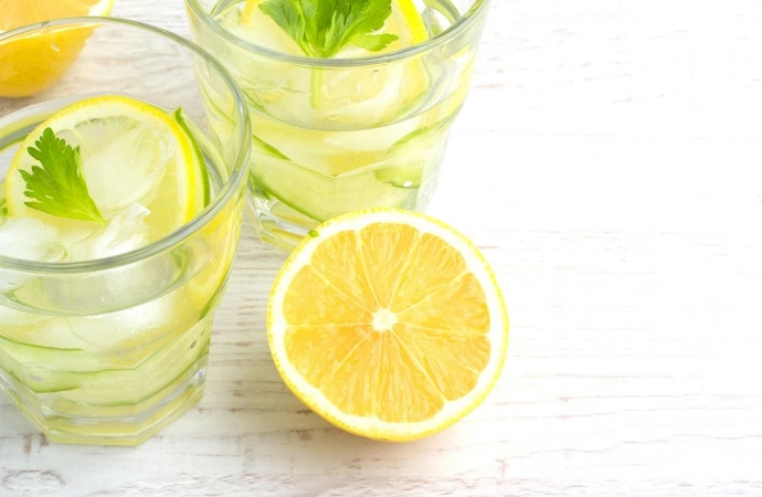 Właściwości wody z cytryną